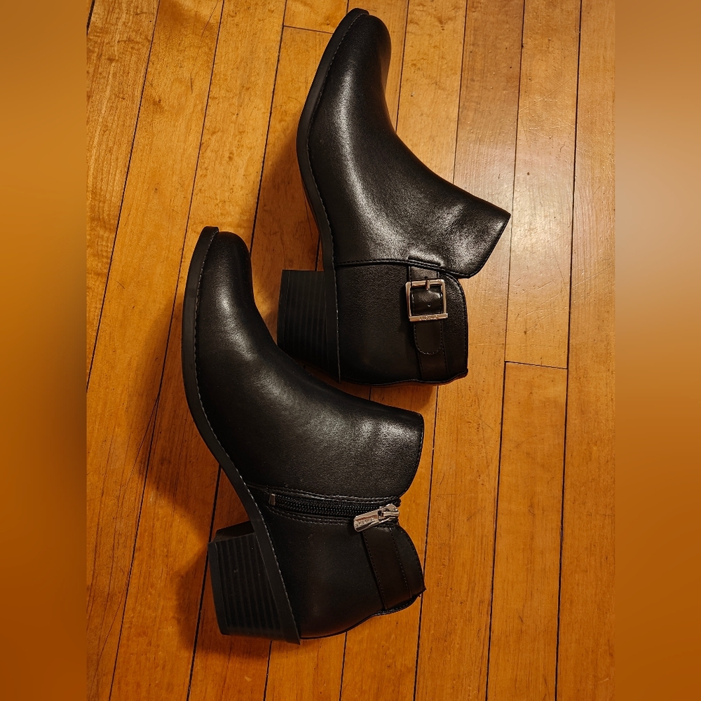 Vionic Ankle Boots “Millie” Womens 9 Black Leather Side Zip Buckle Booties
